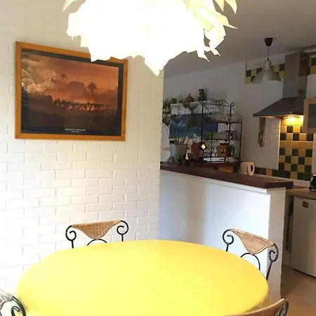 Calme Et Terrasse Arboree En Centre Lägenhet *