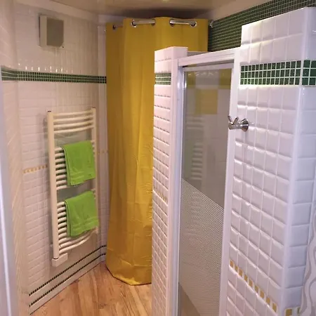 Calme Et Terrasse Arboree En Centre Lägenhet *